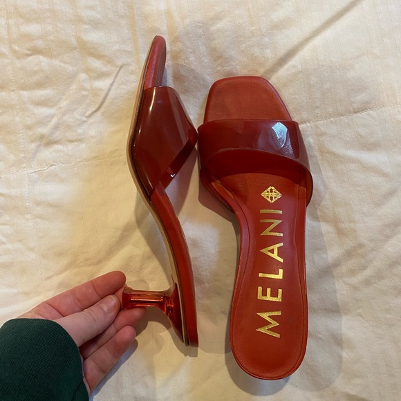 Deep red Antonio Melani open toed kitten heals - Picture 2 of 3